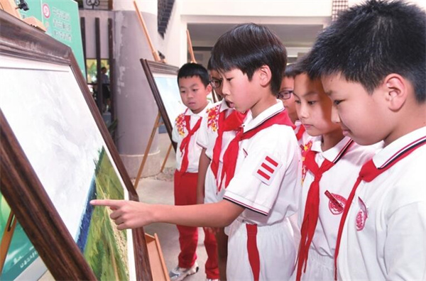 學(xué)生畫(huà)展承載夢(mèng)想.jpg